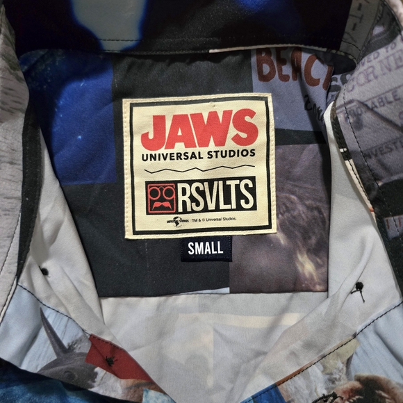 RSVLTS Universal Studios Mens JAWS Shark Graphic Button Down Shirt Sz Small NEW - Picture 3 of 6